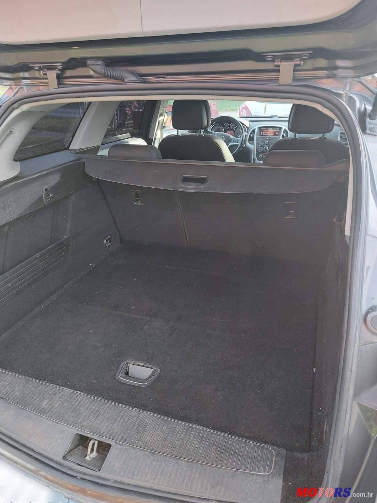 2011' Opel Astra Karavan photo #1