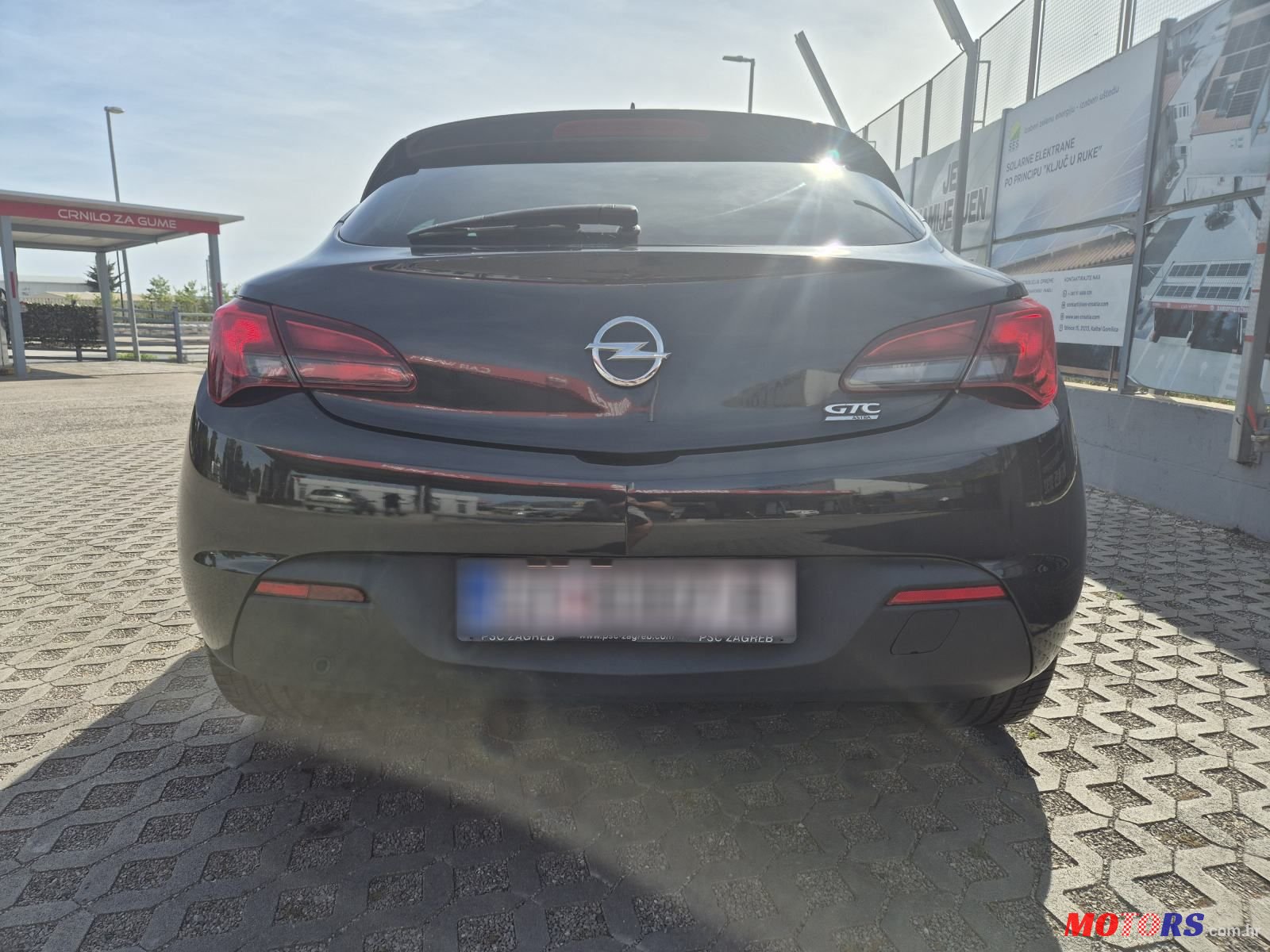 2014' Opel Astra Gtc photo #5