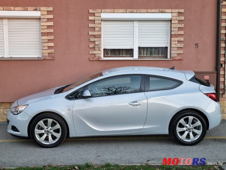 2012' Opel Astra Sport photo #6