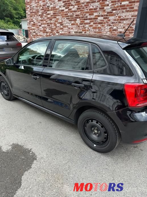 2016' Volkswagen Polo photo #2