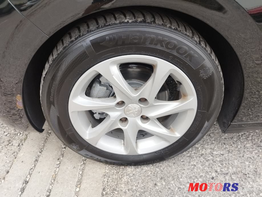 2015' Peugeot 208 photo #5