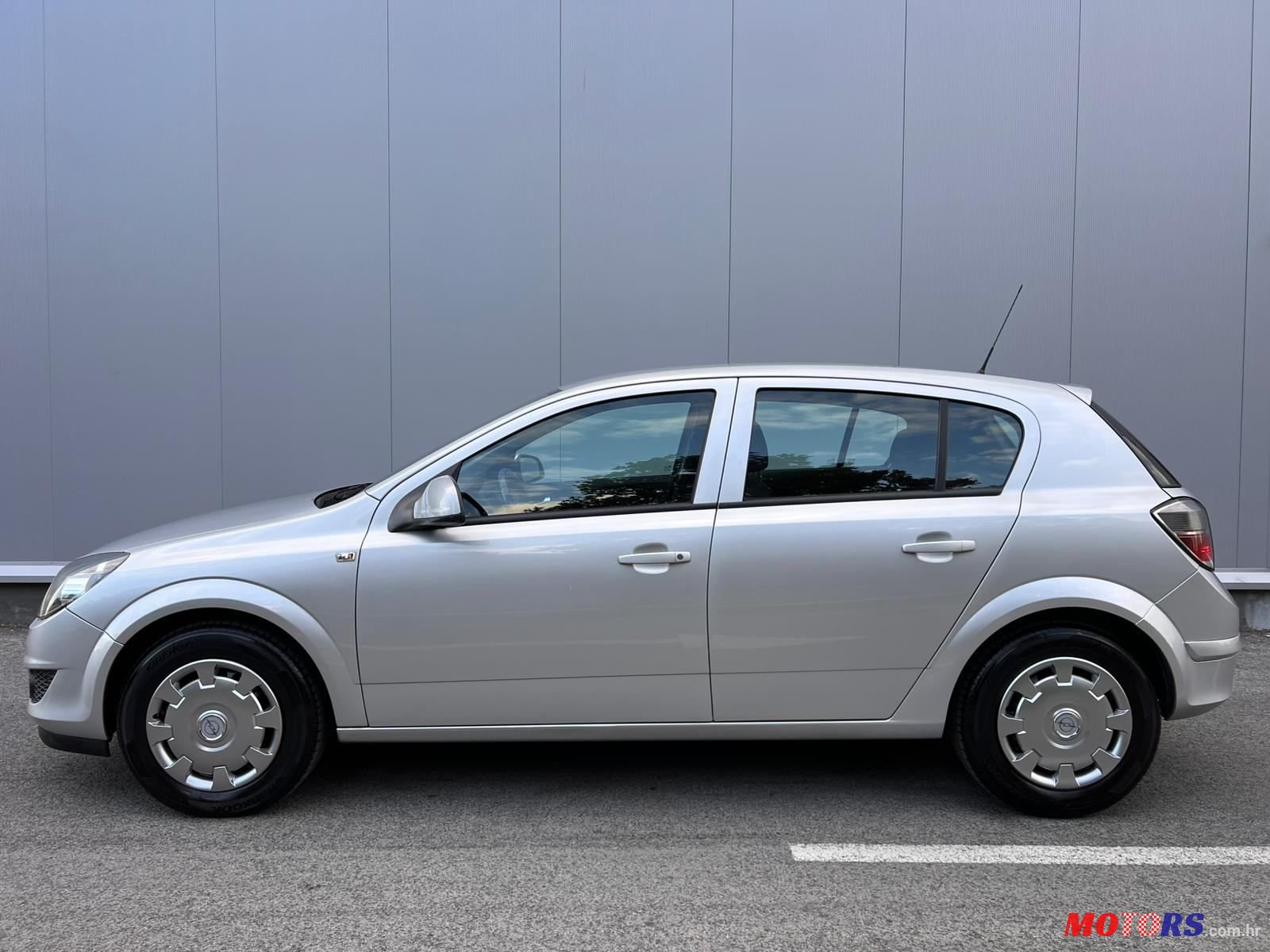 2010' Opel Astra 1,6 16V photo #6
