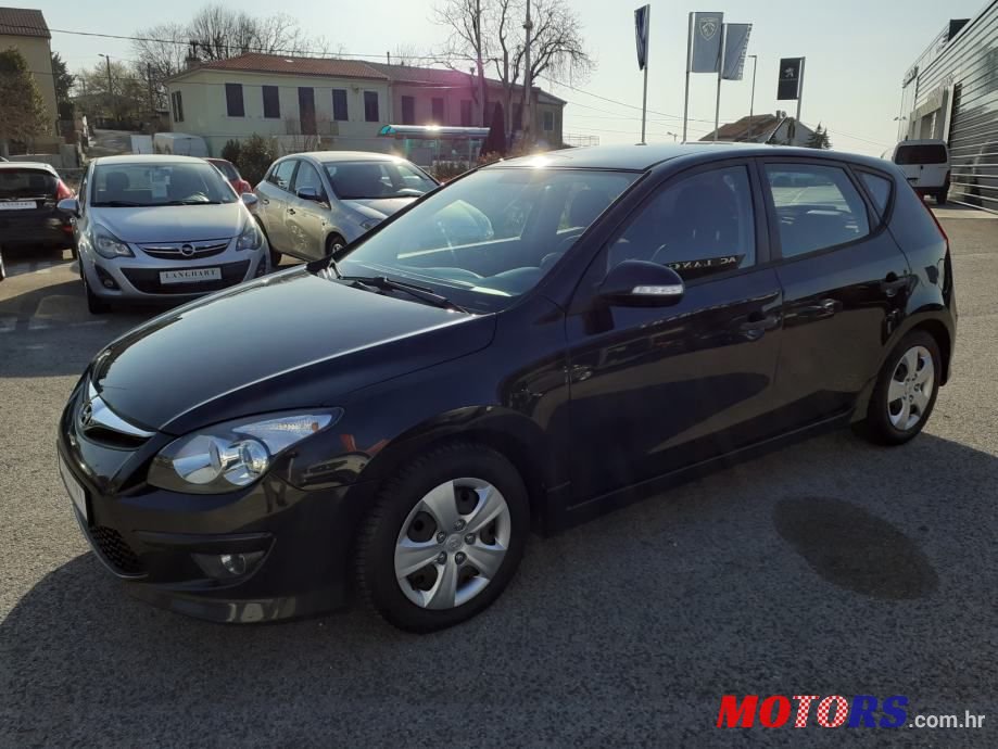 2011' Hyundai i30 1,6 Crdi photo #2