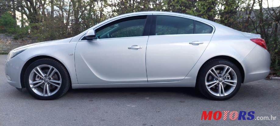 2011' Opel Insignia photo #3