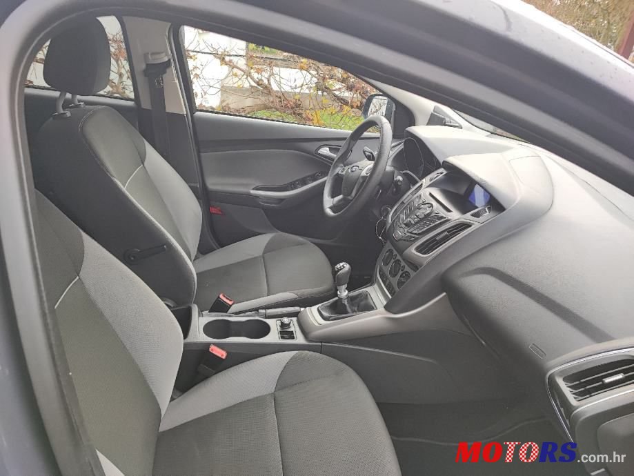 2012' Ford Focus Karavan photo #5