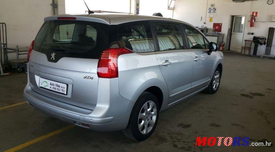 2011' Peugeot 5008 1,6 Hdi photo #1