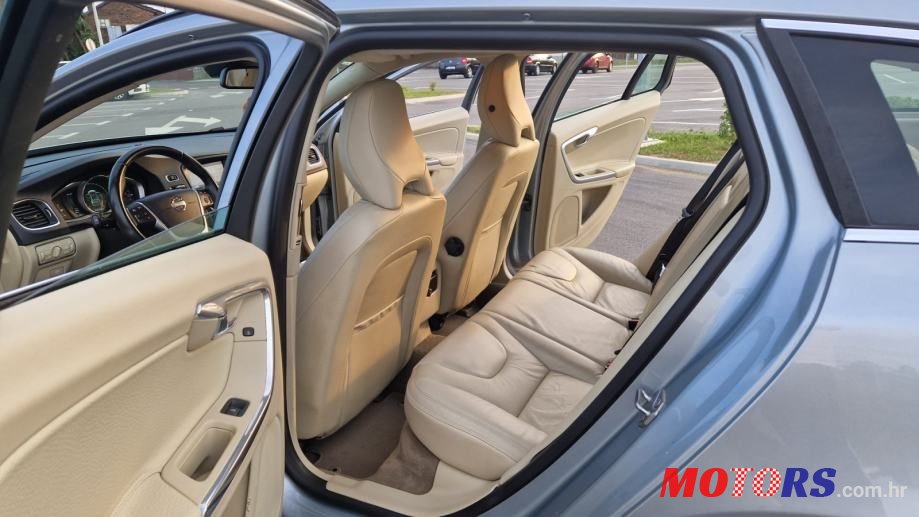 2013' Volvo V60 D2 photo #6