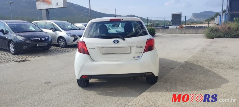 2015' Toyota Yaris photo #4