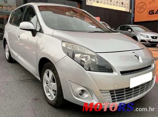 2011' Renault Grand Scenic photo #1