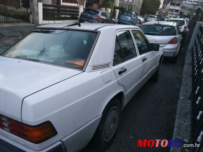 1990' Mercedes-Benz 190 2,0 photo #2