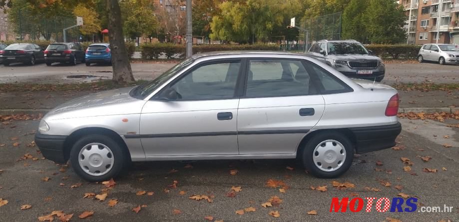 2001' Opel Astra Classic photo #4