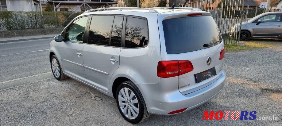 2011' Volkswagen Touran 2,0 Tdi photo #3