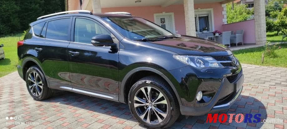 2015' Toyota RAV4 photo #6