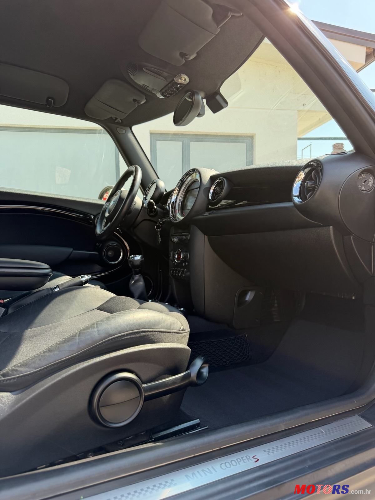 2011' MINI Cooper Cooper Sd photo #6
