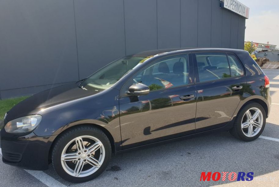 2010' Volkswagen Golf VI 1,6 Tdi photo #1