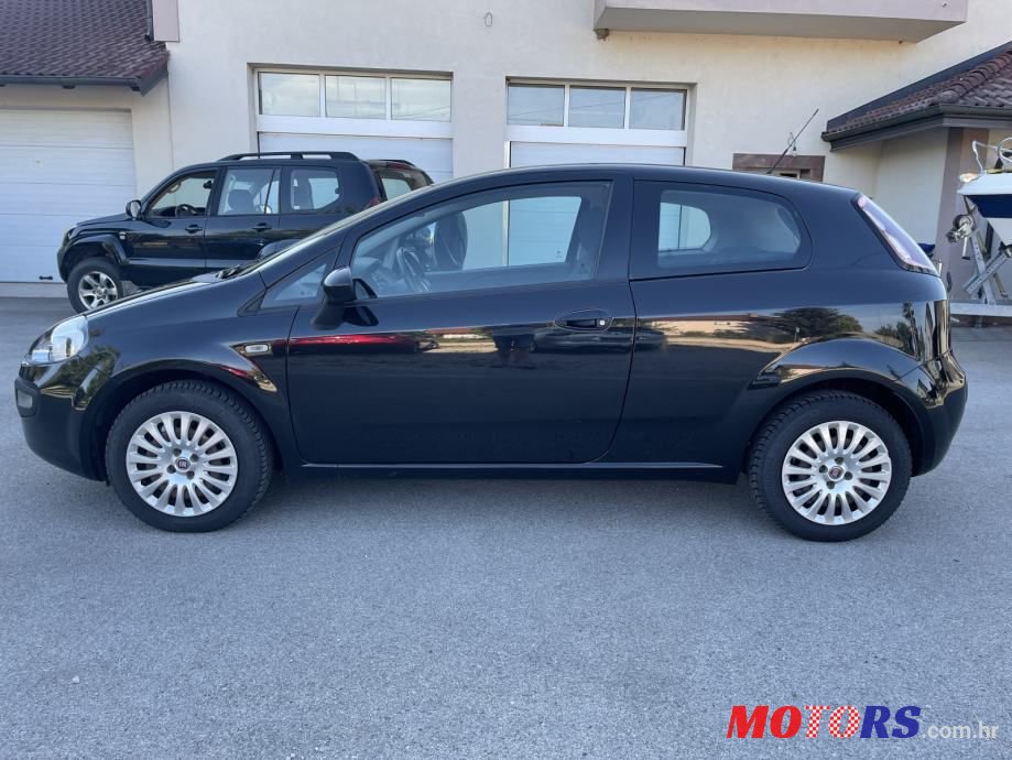 2012' Fiat Punto Evo photo #2