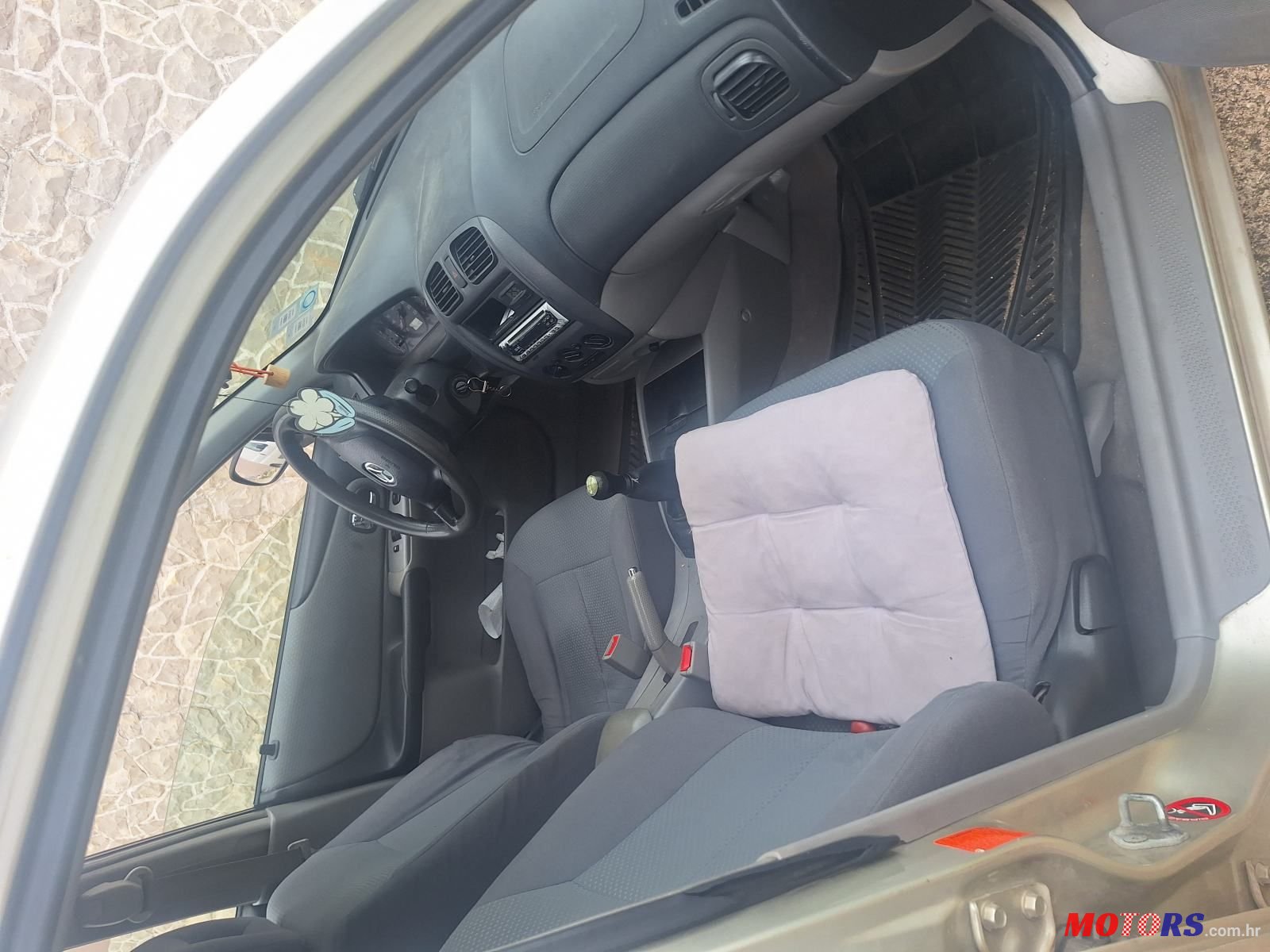 2003' Mazda 323 Osobno Vozilo photo #1