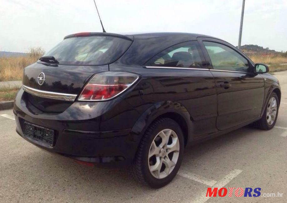 2005' Opel Astra Coupe 1.7 Cdti photo #1