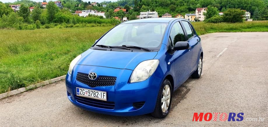 2008' Toyota Yaris photo #2