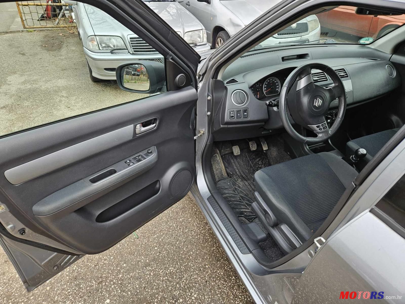 2009' Suzuki Swift 1,3 Gc photo #6