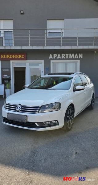 2011' Volkswagen Passat Variant photo #1