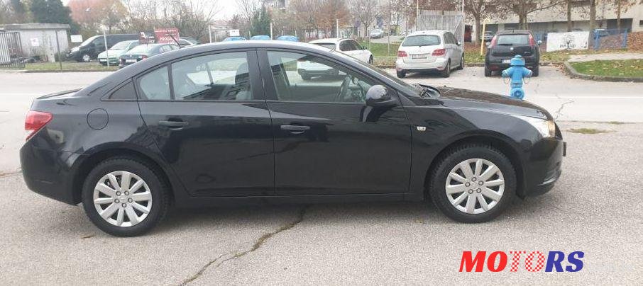 2010' Chevrolet Cruze 1,6 Ls photo #1