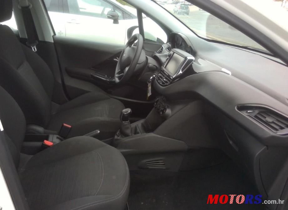 2020' Peugeot 208 photo #3