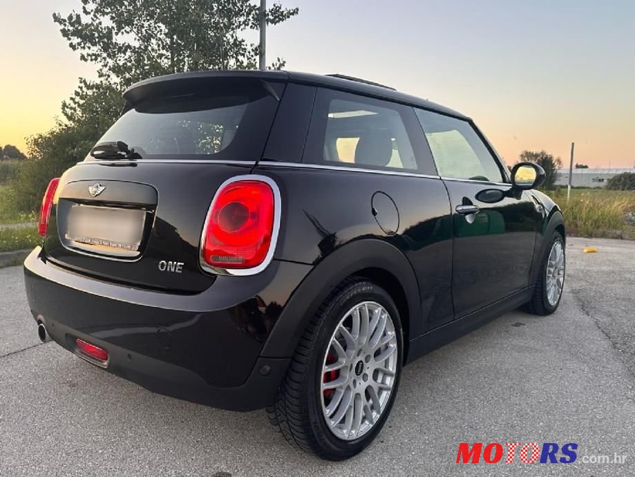 2017' MINI One F56 photo #6