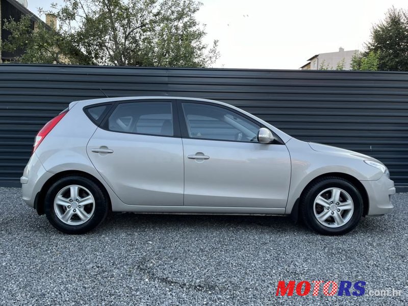 2009' Hyundai i30 1,6 Crdi photo #6