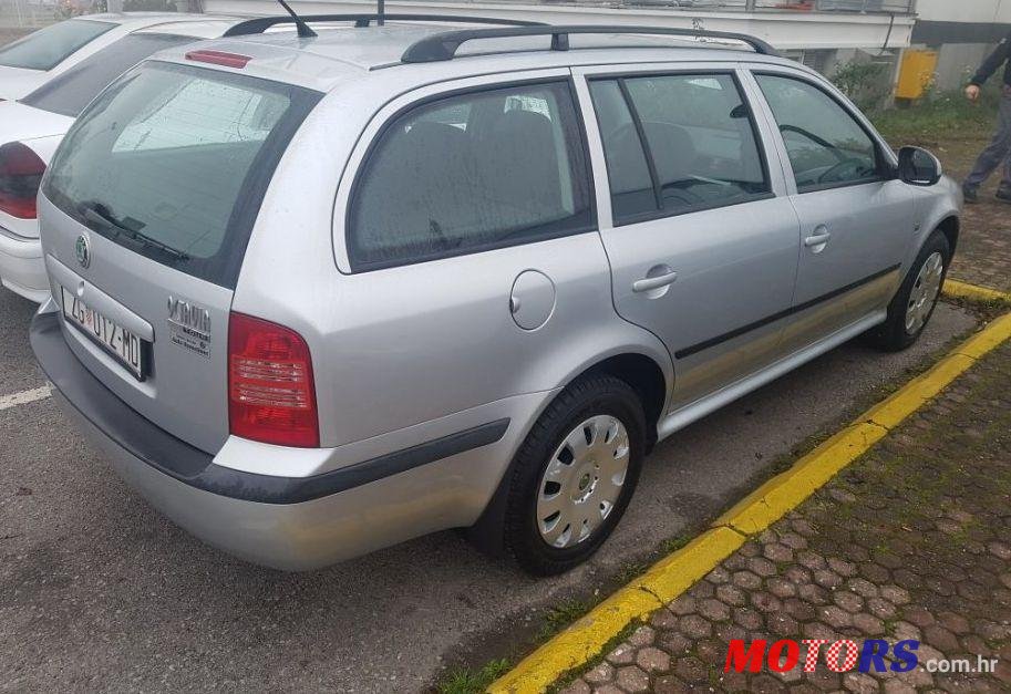 2010' Skoda Octavia Combi 1,6 photo #2