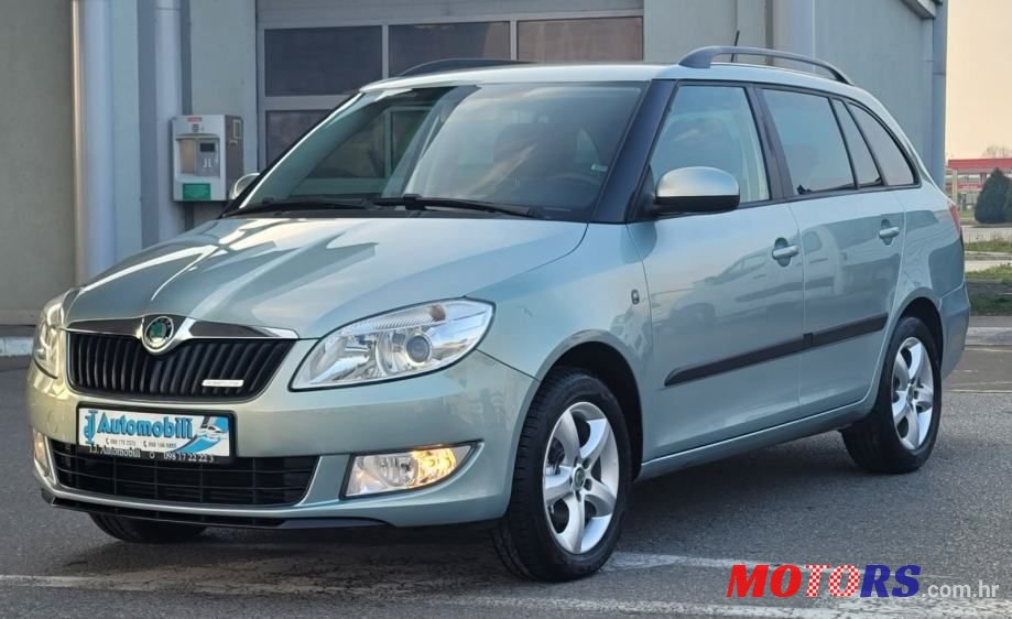 2012' Skoda Fabia Combi photo #2