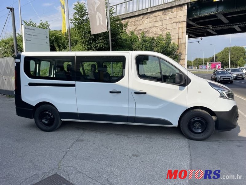 2020' Renault Trafic Grand Passenger photo #4