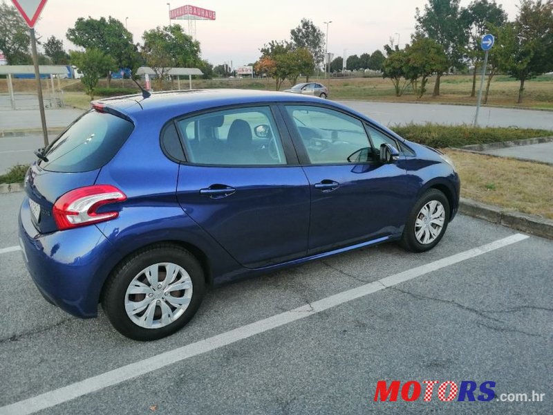 2012' Peugeot 208 1,2 Vti photo #1