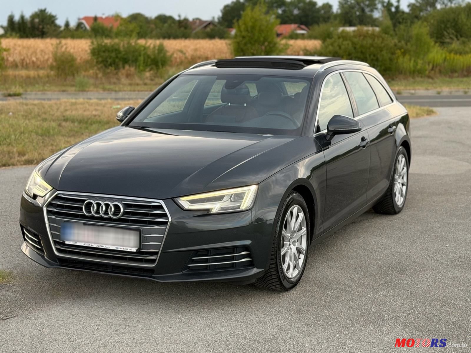 2017' Audi A4 Avant photo #1
