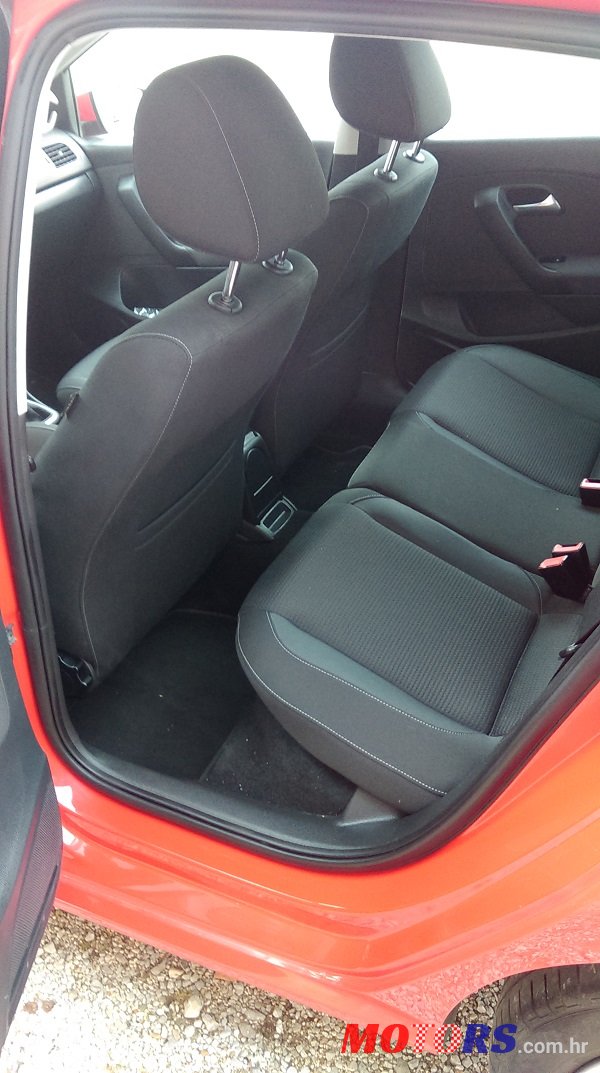 2011' Volkswagen Polo photo #7