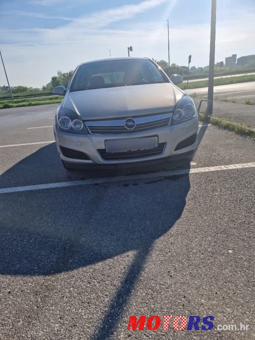 2011' Opel Astra photo #5