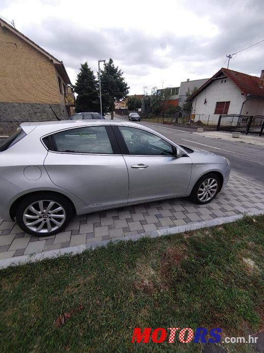 2011' Alfa Romeo Giulietta photo #4