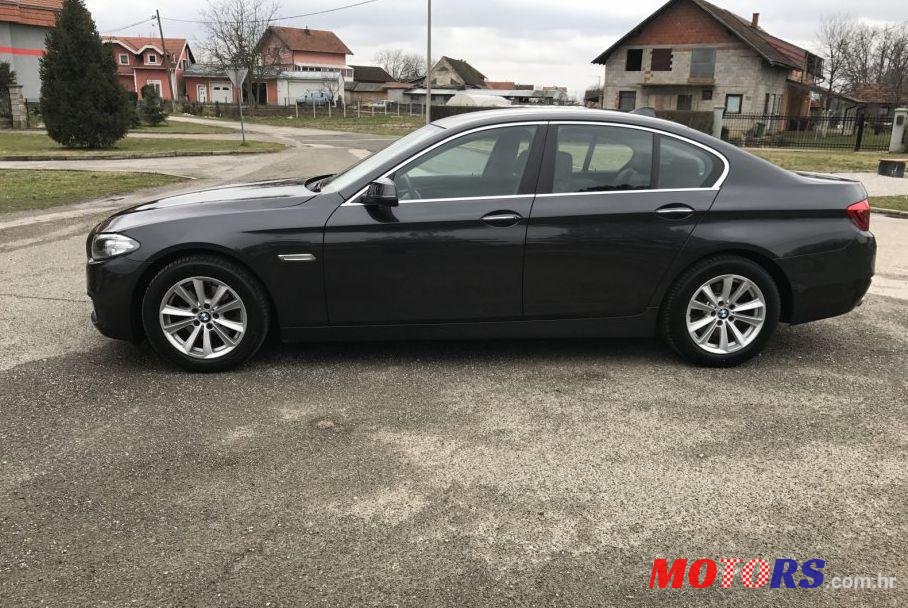 2013' BMW Serija 5 520D photo #1