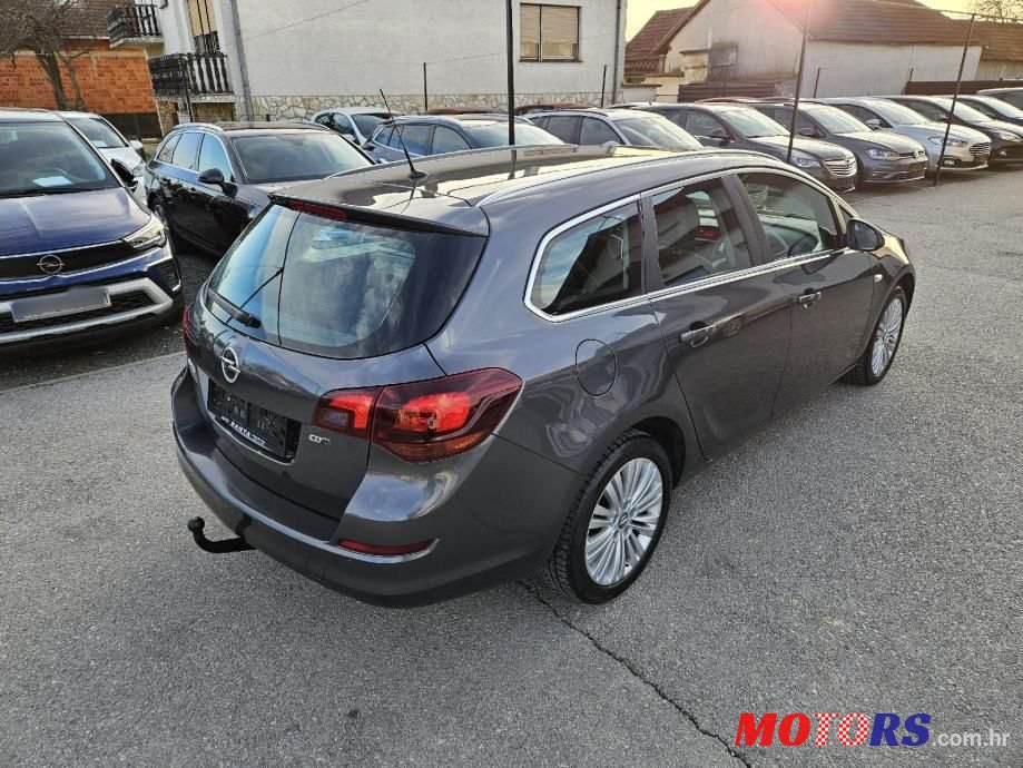 2011' Opel Astra Karavan photo #4