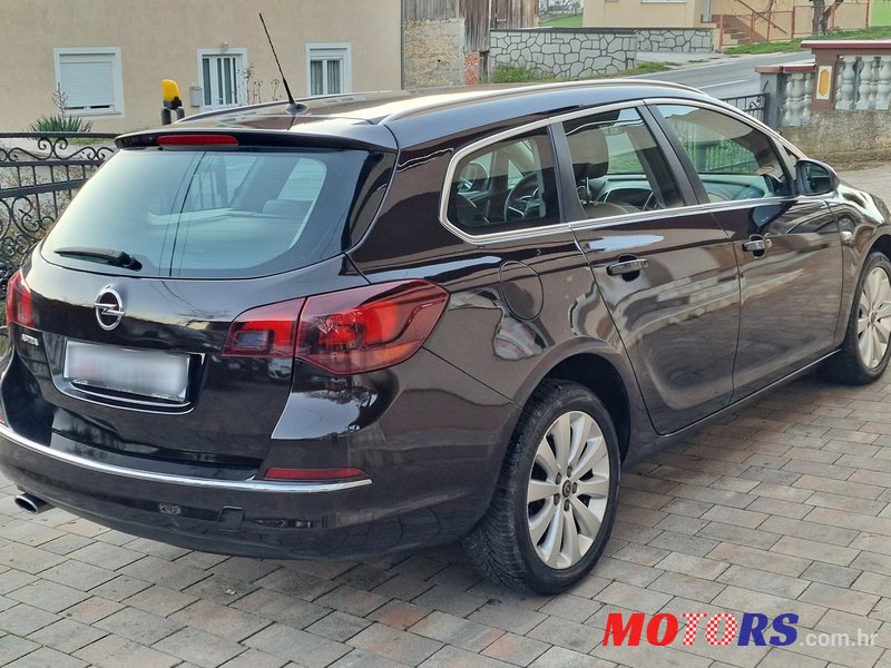 2014' Opel Astra Karavan photo #2