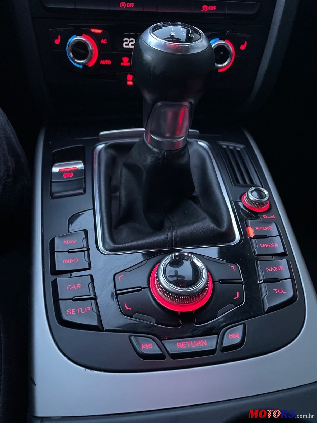 2013' Audi A4 Avant photo #6