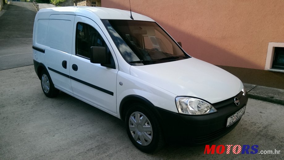 2006' Opel Campo photo #1