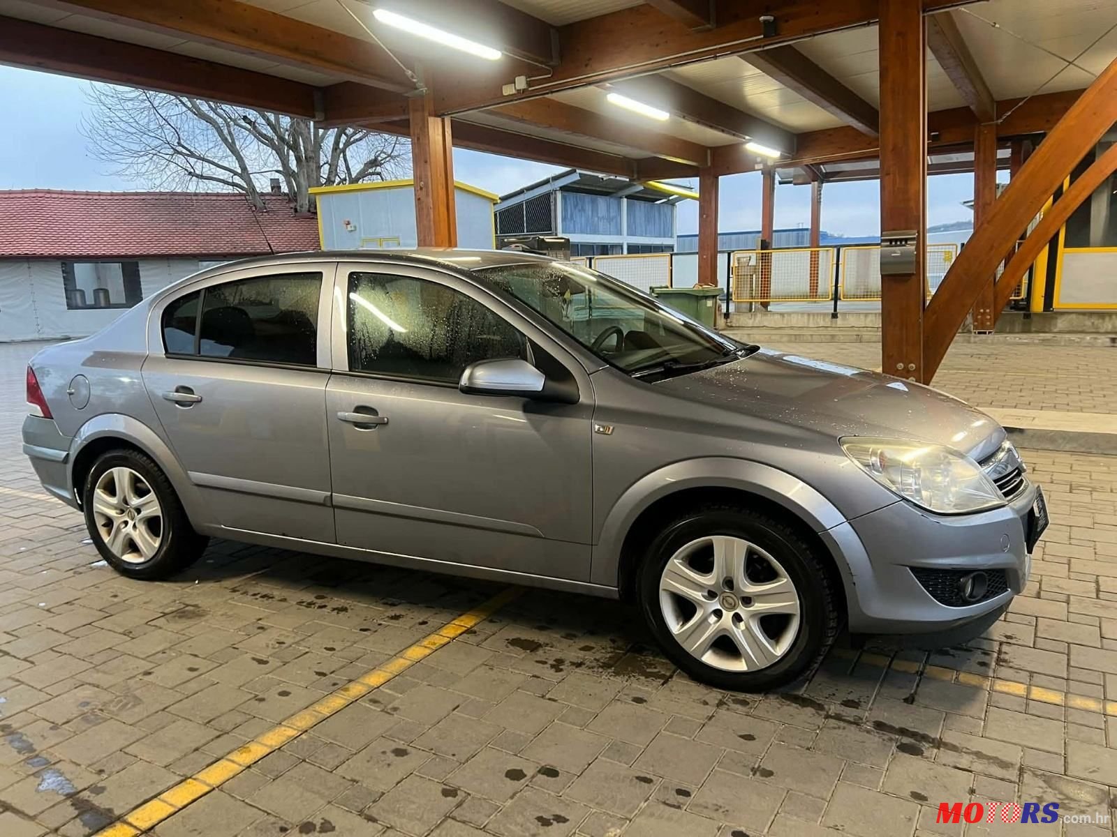 2010' Opel Astra 1,6 photo #1