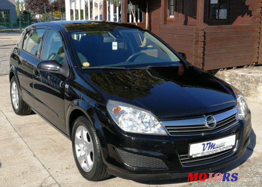 2008' Opel Astra 1,3 Cdti photo #1