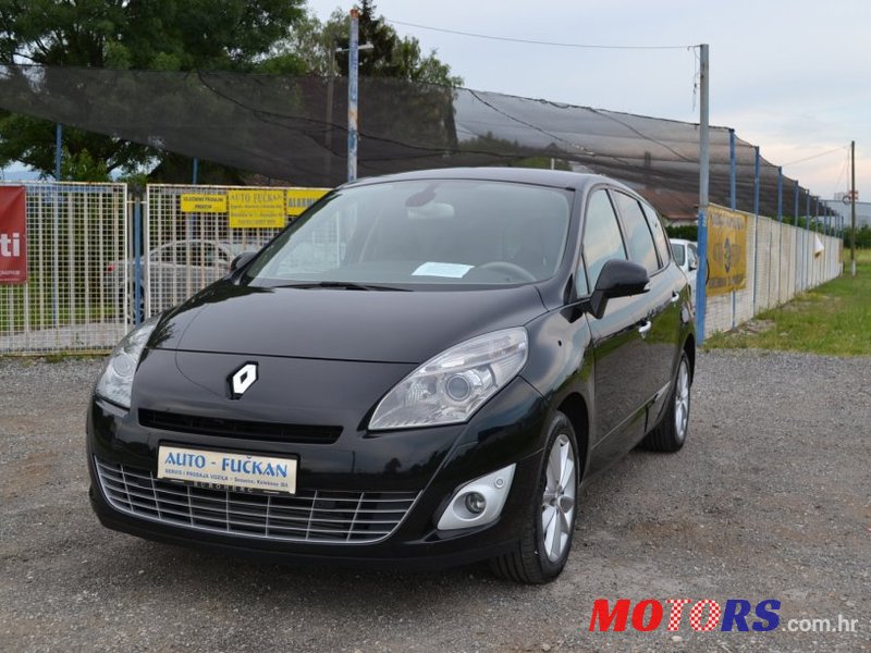 2011' Renault Grand Scenic photo #1