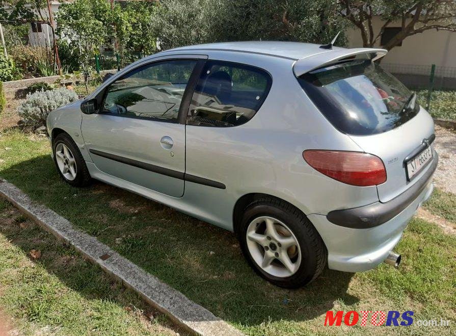 2002' Peugeot 206 206 1,4 photo #1