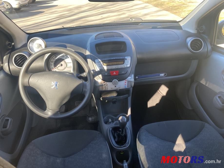 2011' Peugeot 107 1,0 photo #5