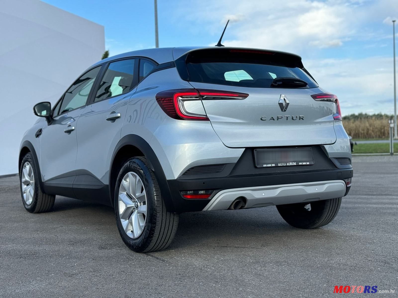 2021' Renault Captur Tce photo #3