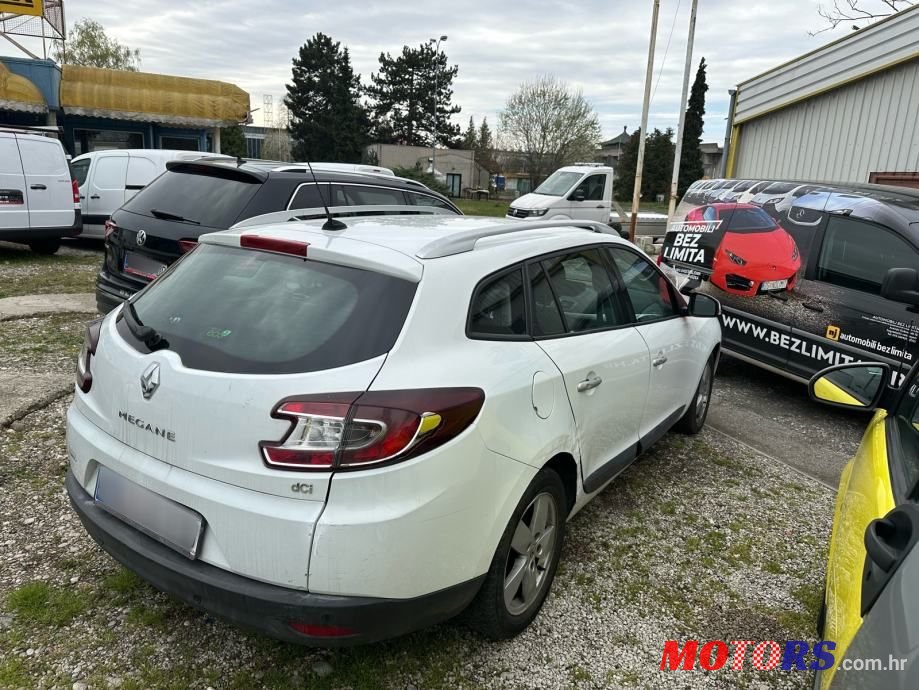 2010' Renault Megane Break photo #3