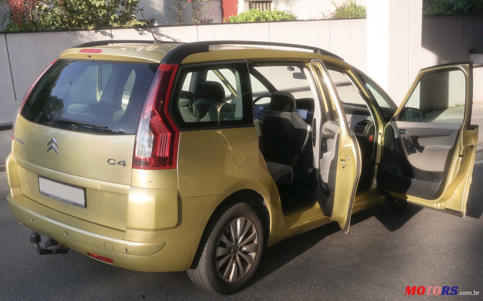2008' Citroen Grand C4 Picasso photo #6